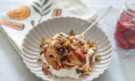 Quark Bowl with Fruits, Nuts & Toppings